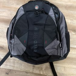 black and gray SwissGear Pulsar 16-inch padded laptop backpack