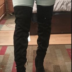 Black Knee High Boots 9.5/Botas Alta 9.5 