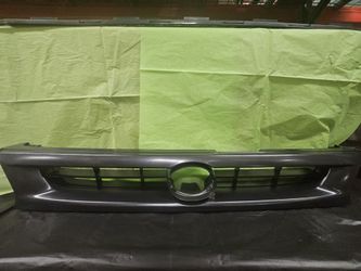 Main Grille 96-97 Toyota Corolla