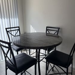 Kitchen table 4 Chairs