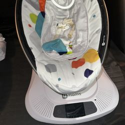 4MOMS Mamaroo Baby Swing