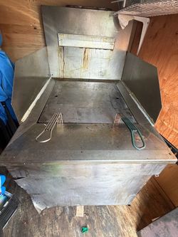 6 Burners High Efficiency Fast Recovery Deep Fryer Set For Natural Gas NEEDS GOOD CLEANING INSIDE AND OUT