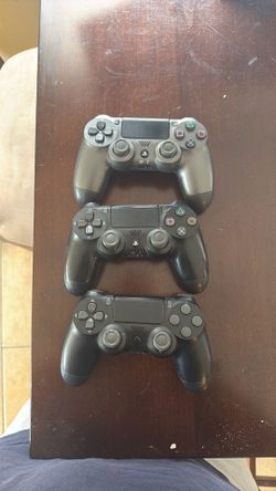 PS4 controllers