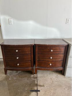 2 Nightstands