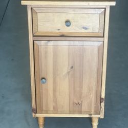Beautiful, small natural wood finish one draw two shelf storage cabinet, beautiful looking . Location below  31705 SR-54  Wesley Chapel, FL  33545 sto