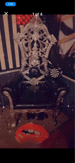 Throne chair
