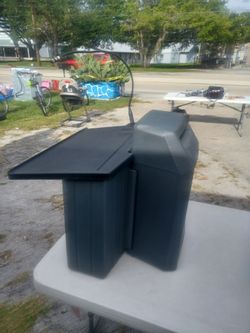 Microphone with speaker and speaker connections podium