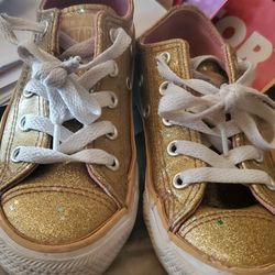 Girls Size 11 Converse Like New Only Wore Twice