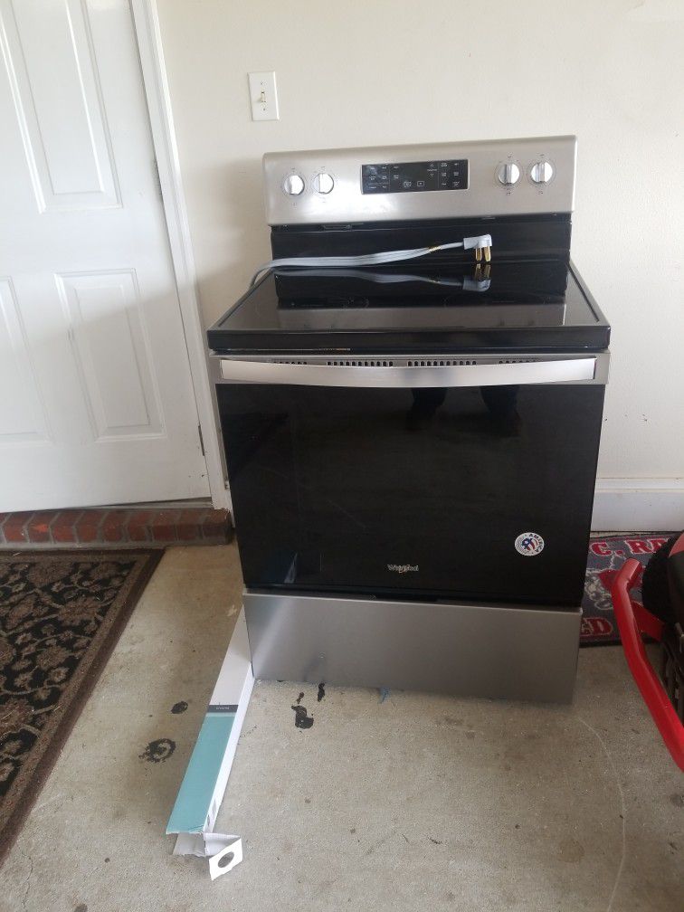 Electric Stove In Good Condition.