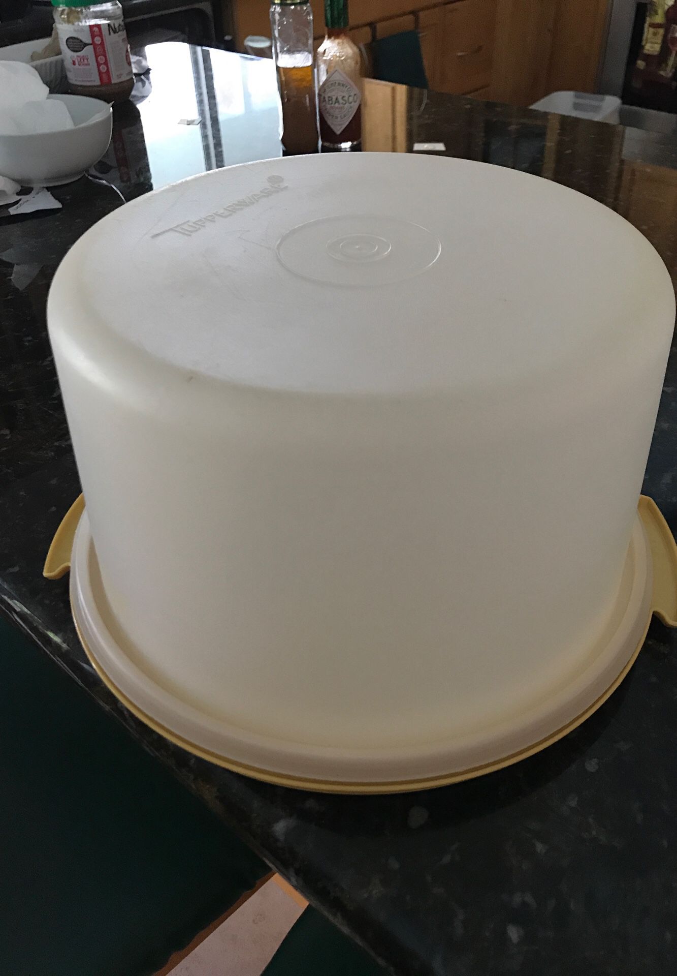 Tupperware Cake storage/container