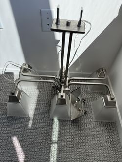 LIGHT FIXTURE/ CHANDELIER 