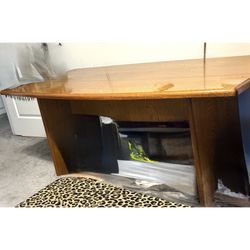 6’ X 3’ X 28 High Office Desk Or Arte Craft Desk Have Some Scratches And Used For Craft Work
