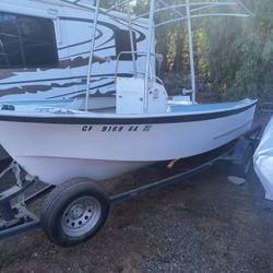 Wow ! Solid 17 1/2'Boston Whaler Style Center Console Fishing Boat Excellent Condition Was  $3,200 Now Only $1,700title/Pink In Hand 