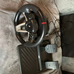 It’s A Good Steering Wheel It Has Been Used Just Once’s It Is Brand New It’s For Ps5 PS4 And PC