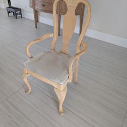 Set of 8 Elegant Queen Anne-Style Dining Chairs – Great Deal!