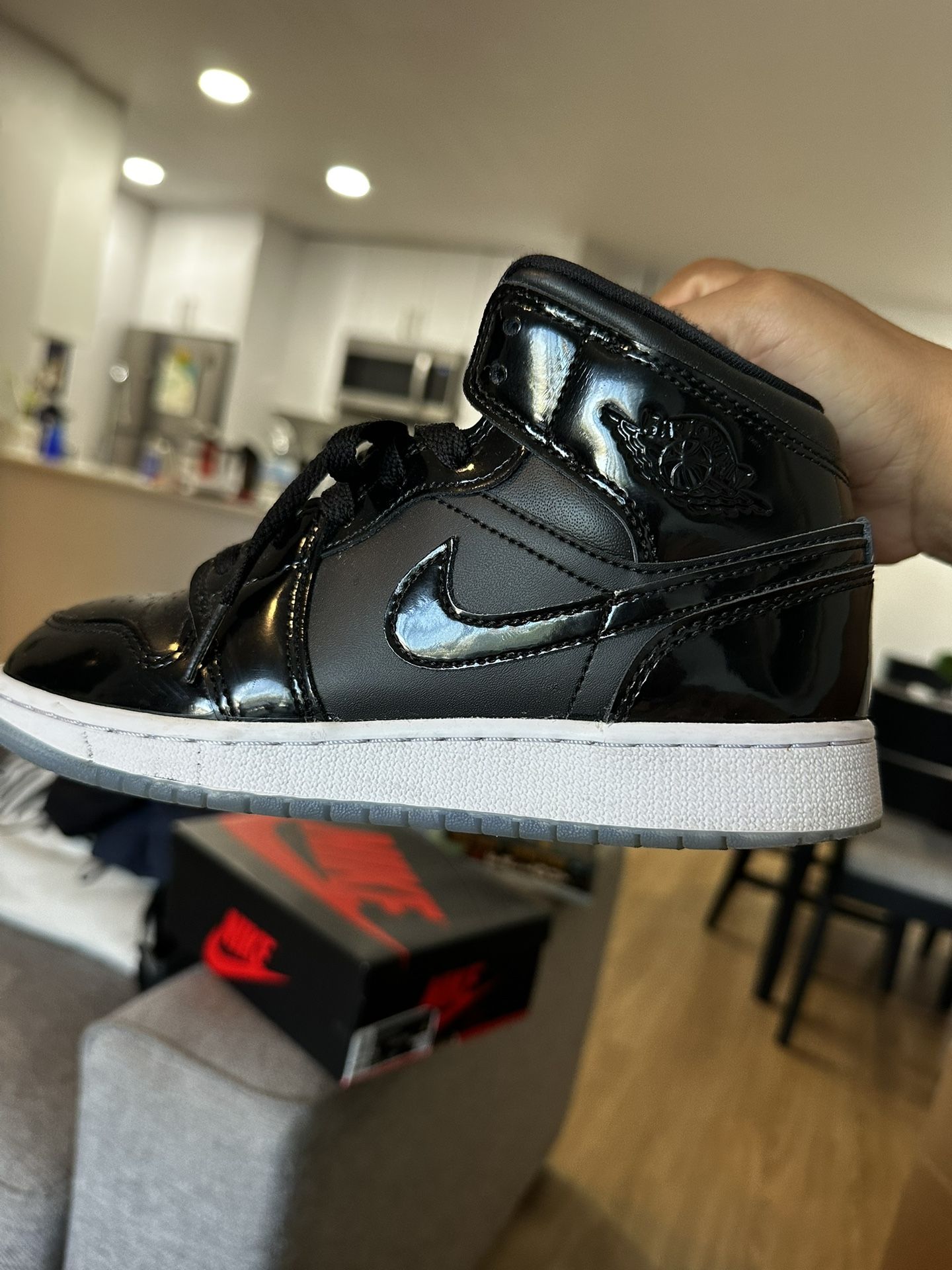 Jordan 1 Mid Sz 4.5
