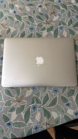 Apple MacBook Laptop