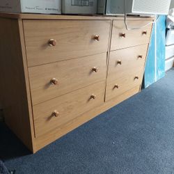 Dresser 6 Drawers and good shape