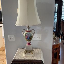 Antique Beautiful Lamp Great For Any Room . 
