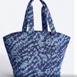 NOW $17.99 BEAUTIFUL VICTORIA SECRET TOTE BAG