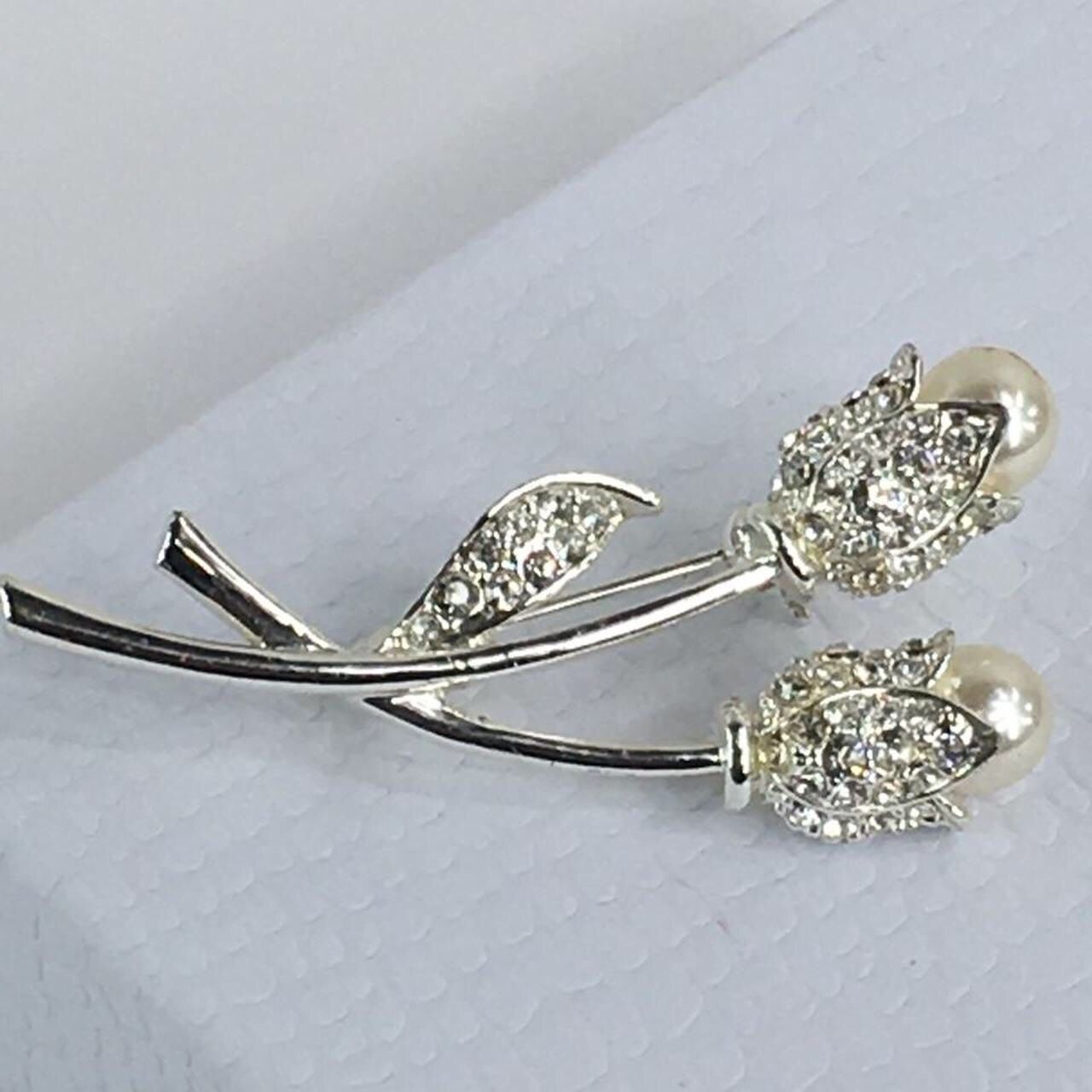 BROOCH ⭐️⭐️⭐️⭐️⭐️
