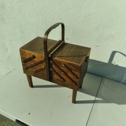 Vintage Sewing Box Strommen Bruk Hamar Product of Norway Wood hinged 5 Drawers

Very good condition 