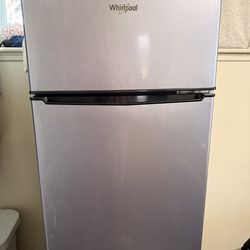 Whirlpool 3.1 cu ft Mini Refrigerator in Stainless Steel