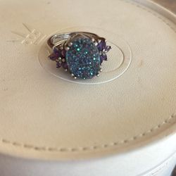 Vintage sterling silver ring with a purple/blue druzy center stone and amethyst accent stones.
