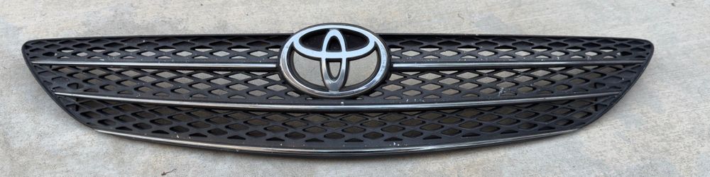 2003 Toyota Camry Front Upper Radiator Grille Assembly - US Auto