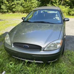 2004 Ford Taurus