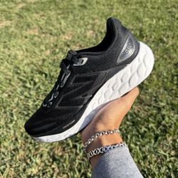 New Balance Fresh Foam 680 V8 W “Black” Size 7W/5.5Y