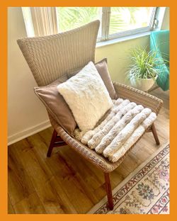 Extra Las he Wicker Wingback Chair with Wood Legs