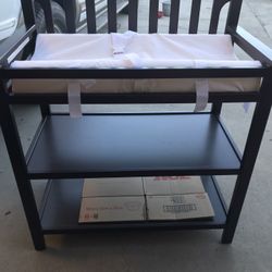 Baby Changing Diapes