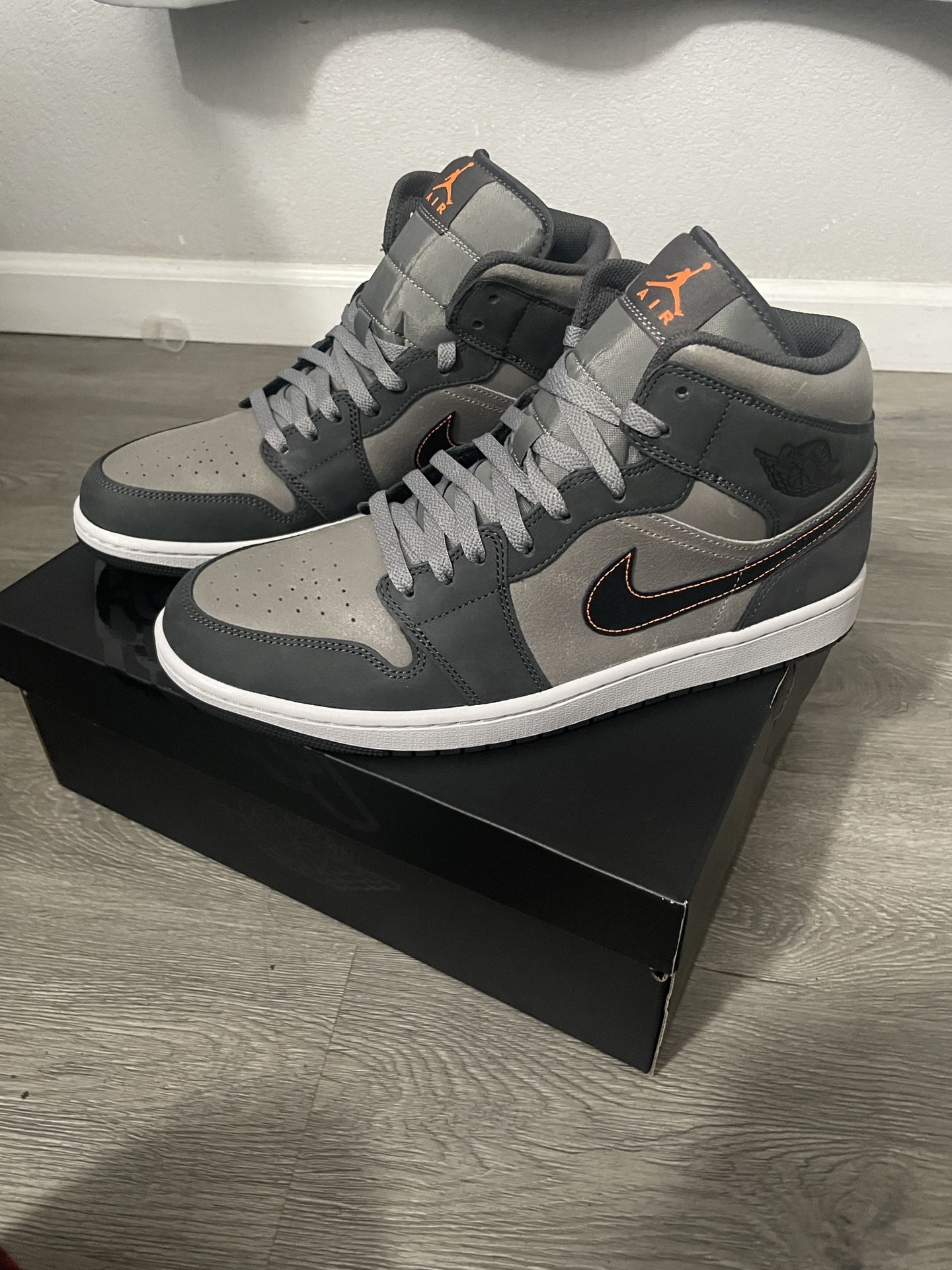 Jordan 1 Mid Night Stadium Size 12