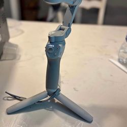 DJI Osmo Mobile 3 Gimbal Stabilizer w Tripod & Pouch