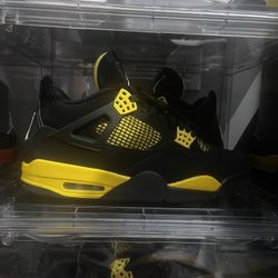 Jordan Retro 4 Thunders