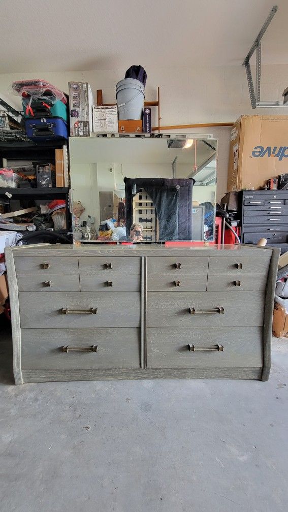 5 Peice Bedroom Set with Boxspring and head board