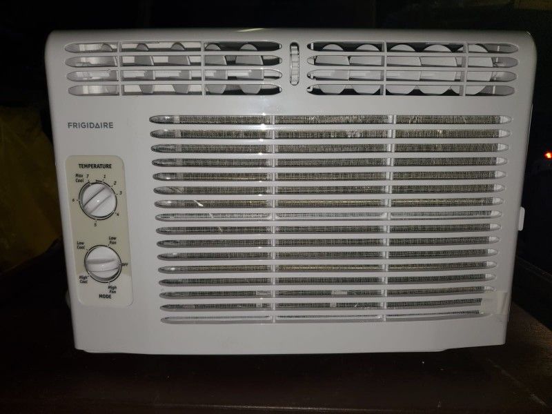 FRIGIDAIRE WINDOW AC