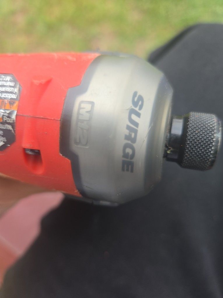 Milwaukee 12 V Surge Impact