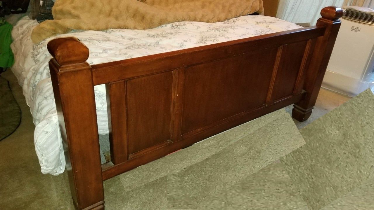 Queen Bed Frame Headboard Footboard Cherry finish Home & Garden
