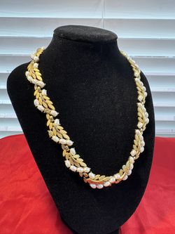 VINTAGE SIGNED TRIFARI Gold Tone Choker Necklace Faux Pearls Leaves
