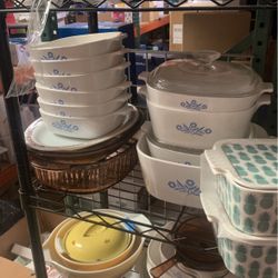 Amazing Selection Of Vintage Pyrex From The 30’s 40’s.