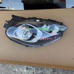 2015-17 Porches Macan Right Headlight 
