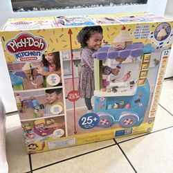Play-Doh Kitchen Creations Ultimate Ice Cream Truck Playset with 27 Accessories, 12 Cans, Realistic