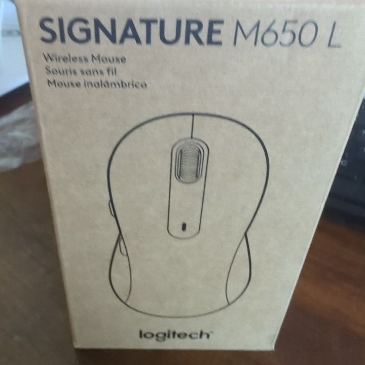 BRAND NEW IN BOX Signature M650 L Logitech  Large Hand
