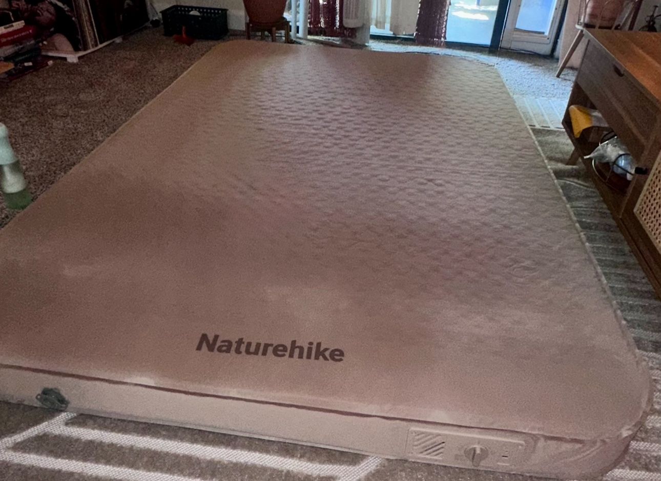 Naturehike Self Inflating Sleeping Pad with Built in Electric Pump (Queen)