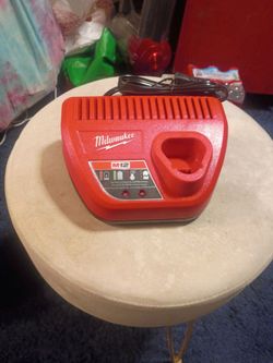Milwaukee M12 Battery Charger