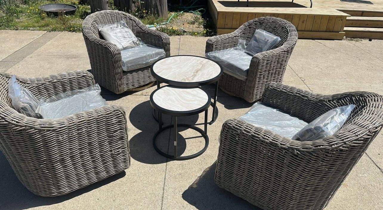 BRAND NEW outdoor patio furniture set of 4 all weather wicker swivel glider chairs w tables & covers