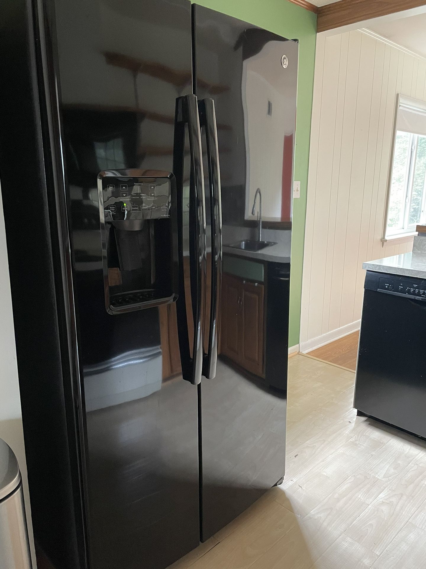 GE Refrigerator - FREE. MUST PICK UP 12/19
