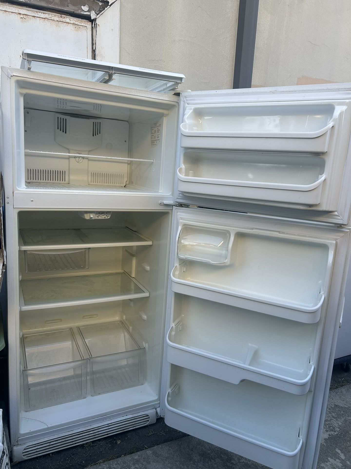 Frigidaire Refrigerator 